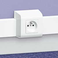 Рамка Legrand MOSAIC для установки на плинтус 75x20 2 модуля белая в Уссурийске