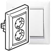 Розетка двойная VALENA Legrand с заземлением белая в Уссурийске