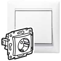 Розетка одинарная VALENA Legrand с заземлением белая в Уссурийске