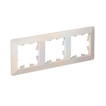 Рамка тройная AtlasDesign AIR SE жемчуг/дымчатая белая в Уссурийске