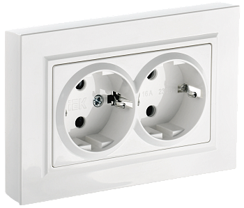 Розетка двойная с з/к 16А BRITE IEK белая в сборе в Уссурийске