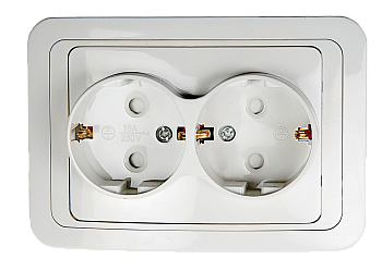 Розетка двойная с заземлением со шторкой CLASSICO белая 2128x IN HOME в Уссурийске