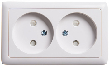 Розетка двойная ХИТ SE накладная с изоляционной пластиной со шторками белая в Уссурийске