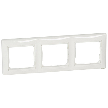 Рамка тройная VALENA Legrand белая в Уссурийске